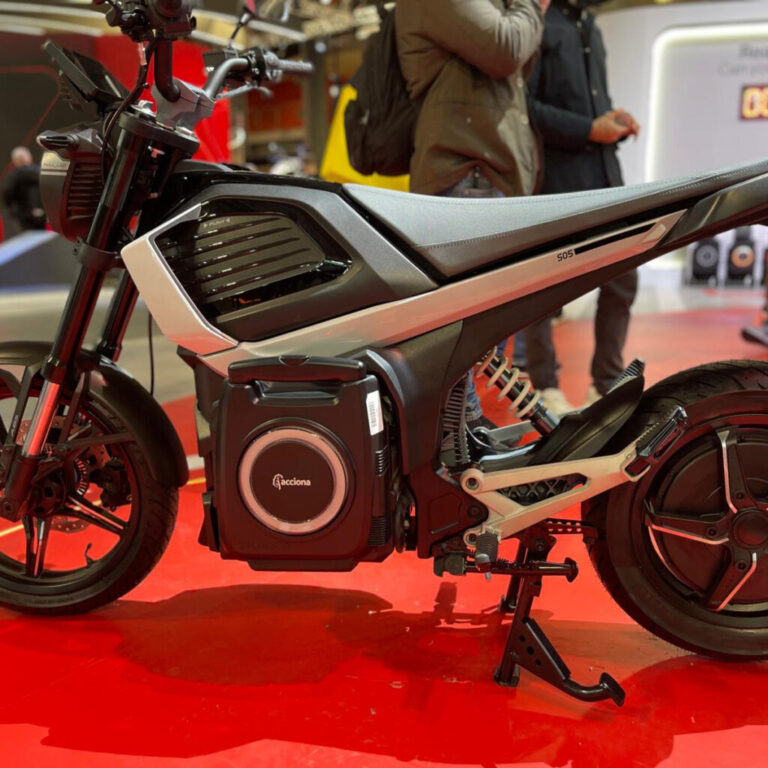 اخبار الکترونیکی EICMA 2024 | سایلنس اولین موتورسیکلت خود را با نام S05 Weekender | thepack.news | بسته